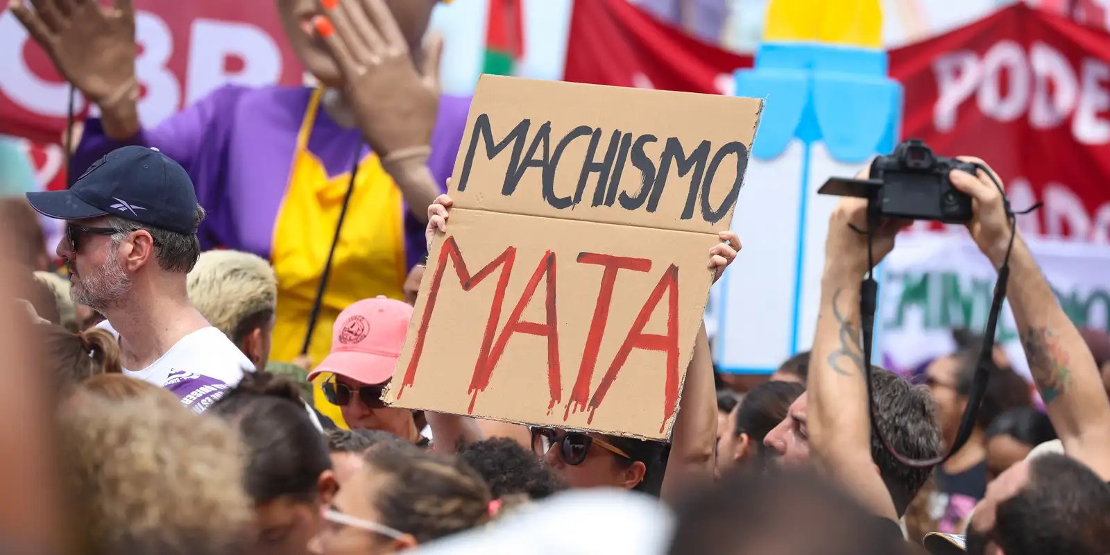 Sobrecarga doméstica expõe mulheres à violência, dizem especialistas