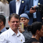 Tarcísio cancela participação no Roda Viva - 24/08/2026 - Política