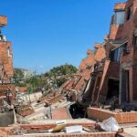 Imóveis danificados em Cali, na Colômbia, após terremoto