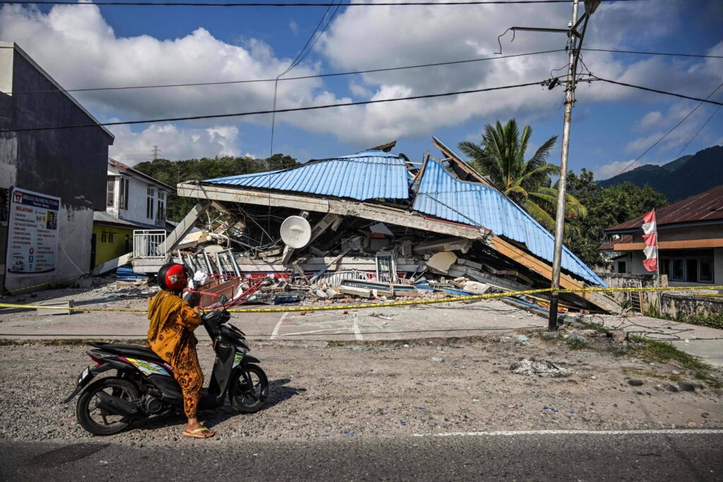 Terremoto na Indonésia: Sobe para 53 número de mortos - 16/08/2026 - Mundo