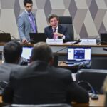 Ajustes no texto adiam votação da MP da "taxa das blusinhas"