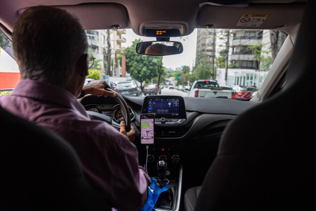 Câmara aprova MP de R$ 30 bi para motoristas de app - 31/08/2026 - Economia