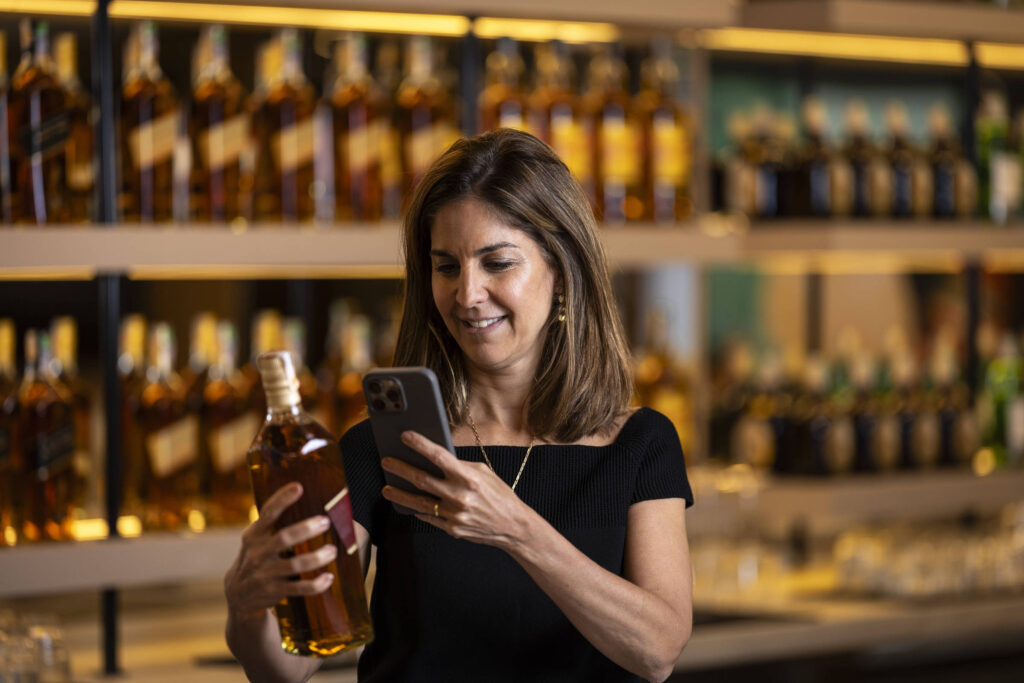 Dona da Johnnie Walker lança tecnologia antifalsificação - 15/09/2026 - Negócios