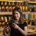 Dona da Johnnie Walker lança tecnologia antifalsificação - 15/09/2026 - Negócios