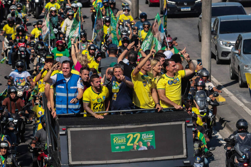 Flávio Bolsonaro volta a chamar Lula de 'pai do Tigrinho' - 26/09/2026 - Política