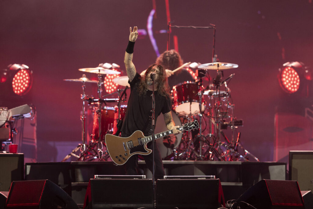 Foo Fighters recupera vigor com novo baterista no RiR - 05/09/2026 - Ilustrada