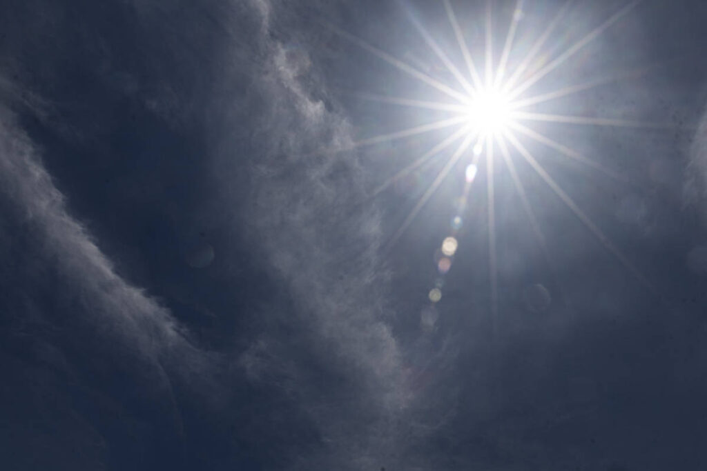 Inmet alerta 8 estados por calor extremo até quarta - 28/09/2026 - Cotidiano