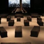 Instalação no Sesc Pompeia denuncia marcas do tráfico de escravizados