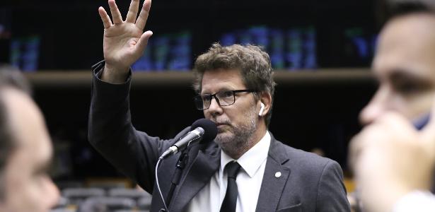 O deputado federal Mario Frias em sessão no Plenário da Câmara - 23.abr.2025