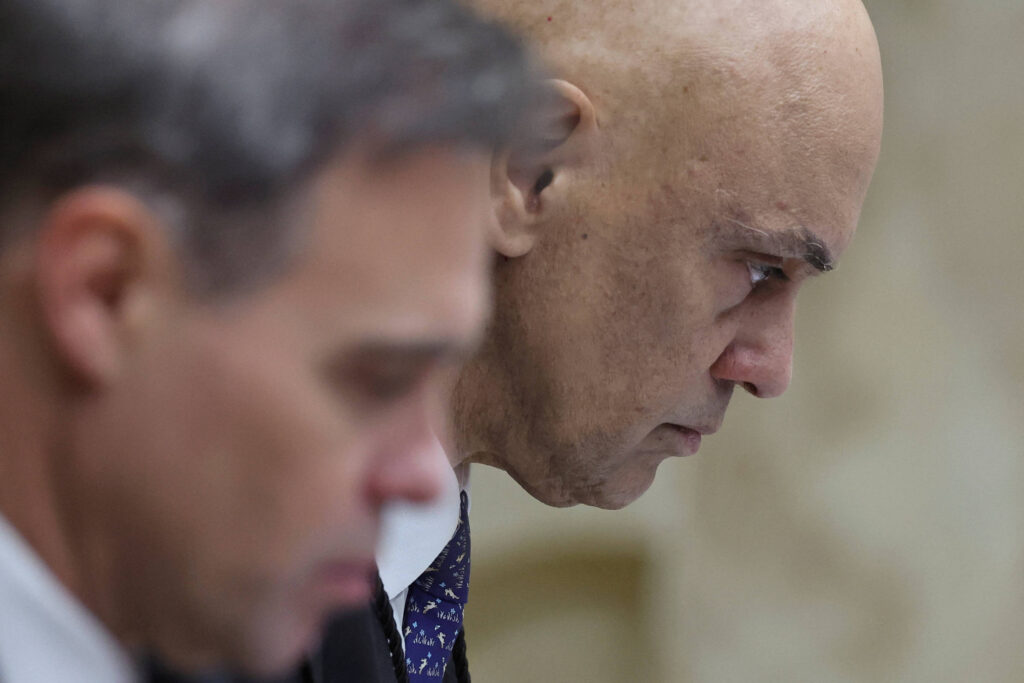 Moraes usa documento sem valor probatório contra Mendonça - 04/09/2026 - Política