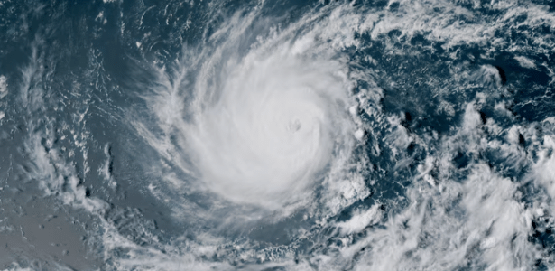 Imagens de satélite mostram Lowell ganhando força no Pacífico