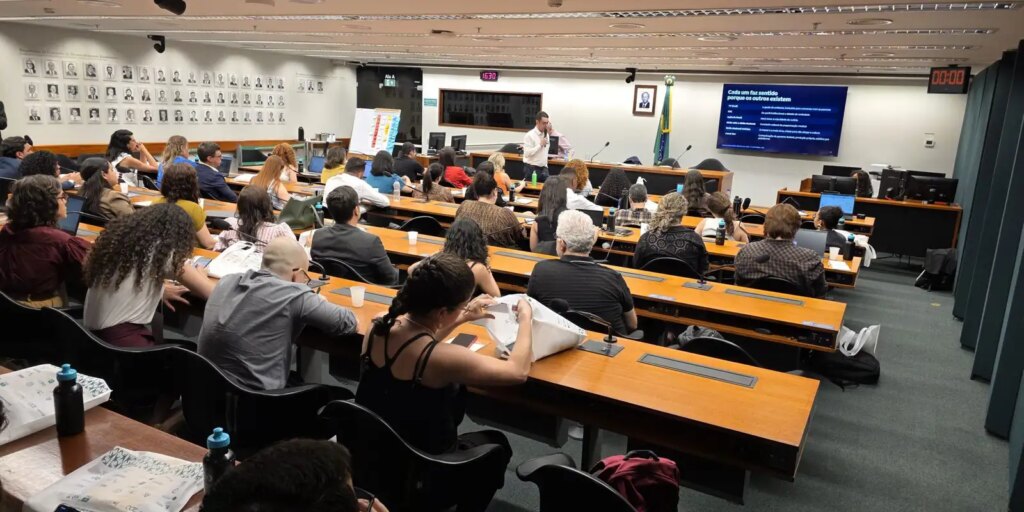 Pesquisadores debatem em Brasília o papel da comunicação pública