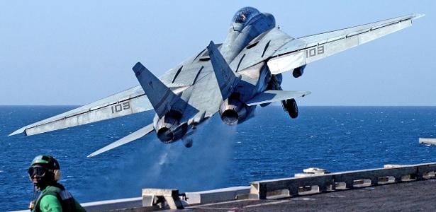F-14B decola do porta-aviões USS Harry S. Truman (CVN 75): aeronave já foi aposentada pelos EUA