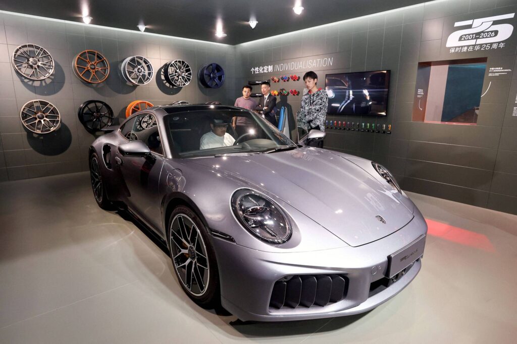 Porsche descarta produzir esportivo de luxo elétrico - 30/09/2026 - Negócios