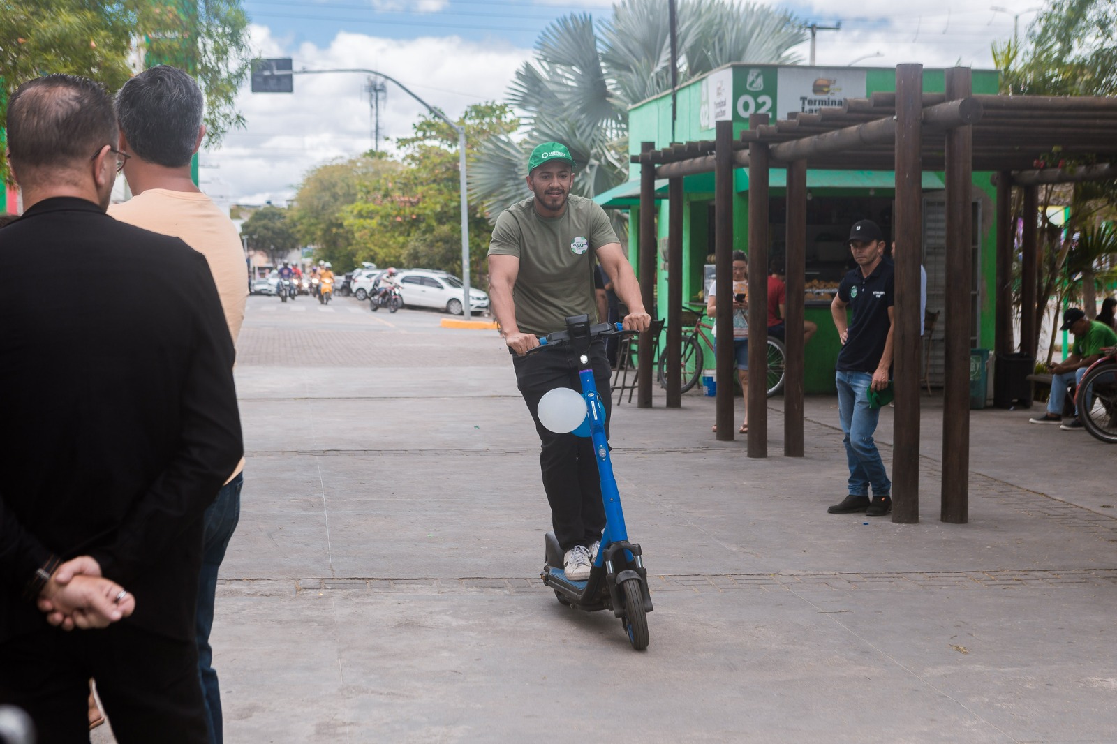 Prefeitura reforça orientações para uso seguro dos patinetes elétricos em Caruaru
