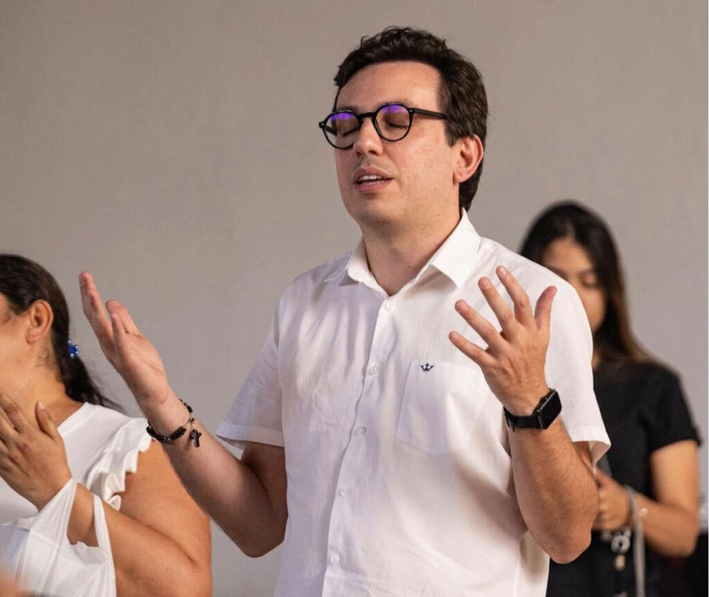 Raffiê Dellon reforça projeto político ligado ao bolsonarismo em Caruaru e busca vaga na Alepe