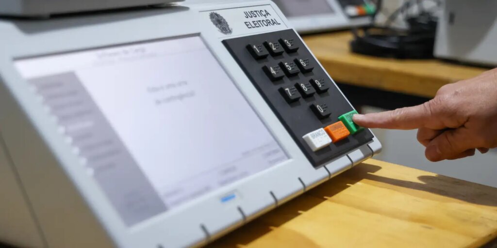 TSE aprova registros de seis candidatos à Presidência da República