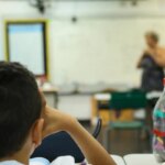 Valor por aluno investido no Brasil é 1/3 do gasto nos países da OCDE