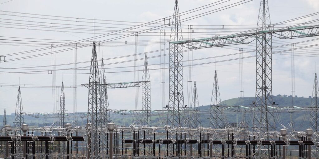 Aneel prevê três leilões de transmissão de energia em 2027