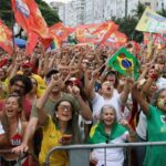 Ato em apoio à democracia e a Lula reúne milhares em Copacabana