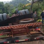 Capotamento de caminhão na PRC-487 deixa um morto e um ferido em Manoel Ribas