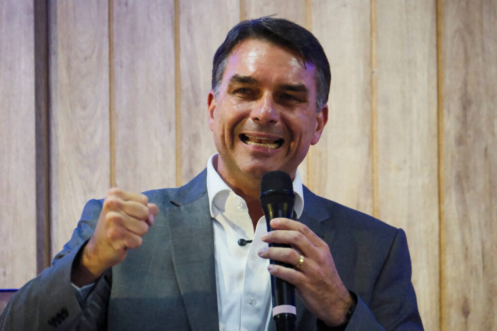 Contradições de Flávio expõem dúvidas no ajuste fiscal - 08/10/2026 - Economia