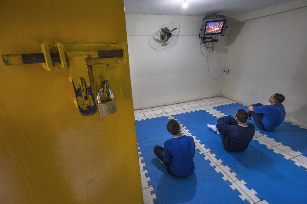 Datafolha: 80% apoiam redução da maioridade penal - 17/10/2026 - Cotidiano
