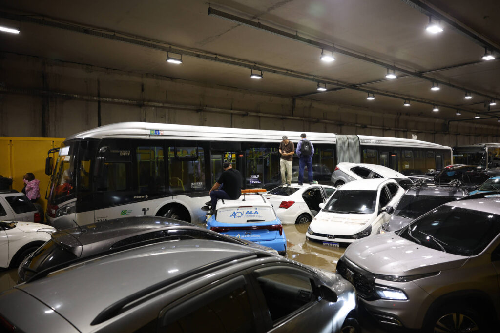 Defesa Civil envia alerta severo para chuva em SP - 16/10/2026 - Cotidiano