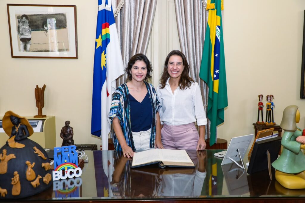 Governadora Raquel Lyra embarca para missão internacional e transmite cargo à sua vice, Priscila Krause