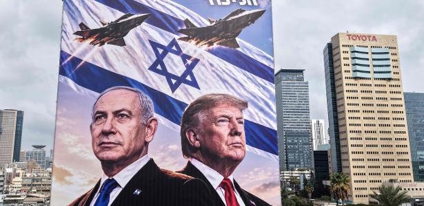 26.out.2026 Cartaz de campanha retrata o primeiro-ministro Benjamin Netanyahu, do partido Likud, e o presidente dos EUA, Donald Trump, em Tel Aviv