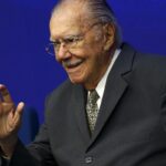 José Sarney recebe alta hospitalar após nove dias de internação