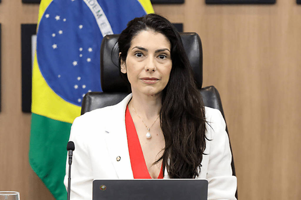 Ministra do TSE Estela Aranha já declarou voto em Lula - 02/10/2026 - Política