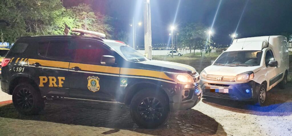 PRF recupera furgão furtado e identifica suspeito após fuga em Caruaru