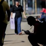 Percentual de jovens nem-nem no Brasil cai para 22,4%, mostra estudo