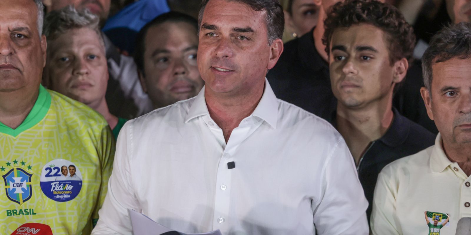 Polícia Federal cancela passaportes de Flávio Bolsonaro
