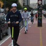 Prefeitura de SP começa a fiscalizar bicicletas e patinetes elétricos