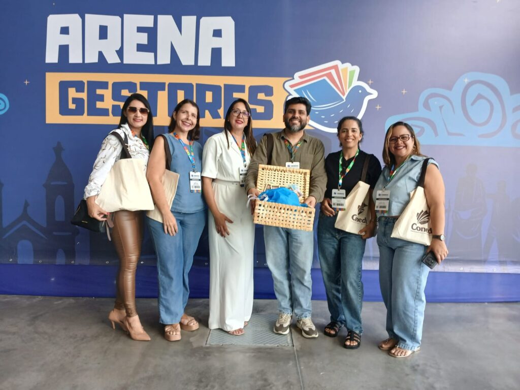 Professores formadores da Rede Municipal de Caruaru apresentam recurso pedagógico em Congresso Nacional de Educação