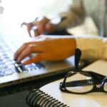 Programa oferece cursos gratuitos sobre IA para professores