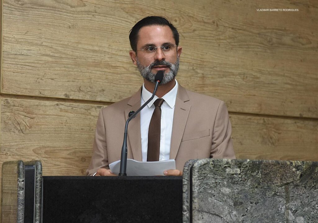 Renato Lyra destaca contribuição para o Hospital Veterinário Público de Caruaru