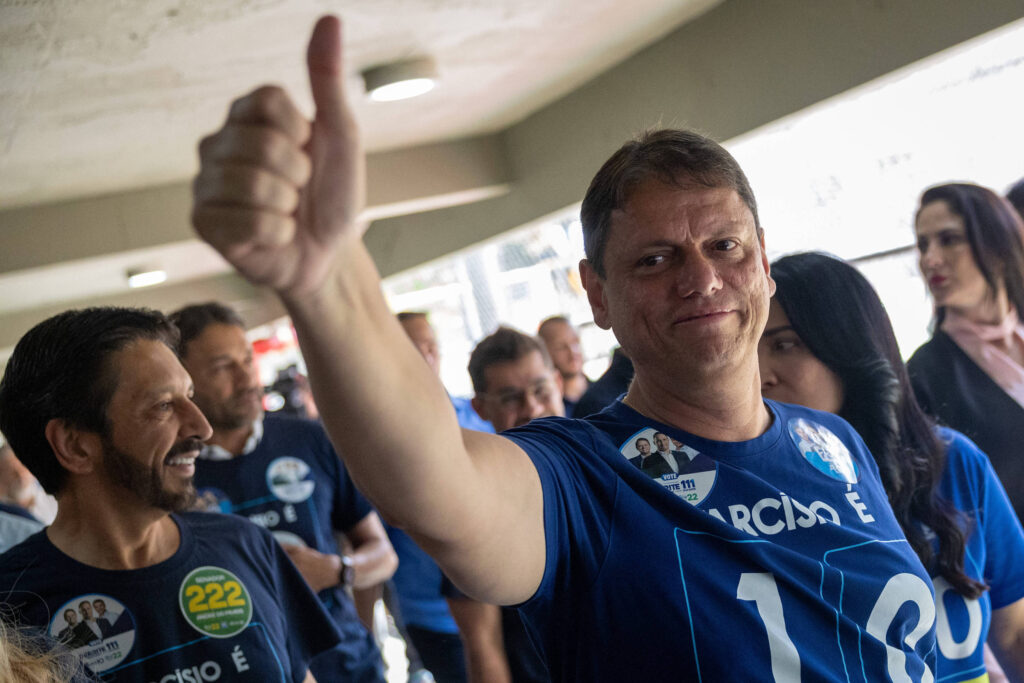 Tarcísio e Flávio definem estratégia do 2º turno - 05/10/2026 - Painel