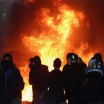 Tensões voltam a crescer; França contabiliza custos de protestos