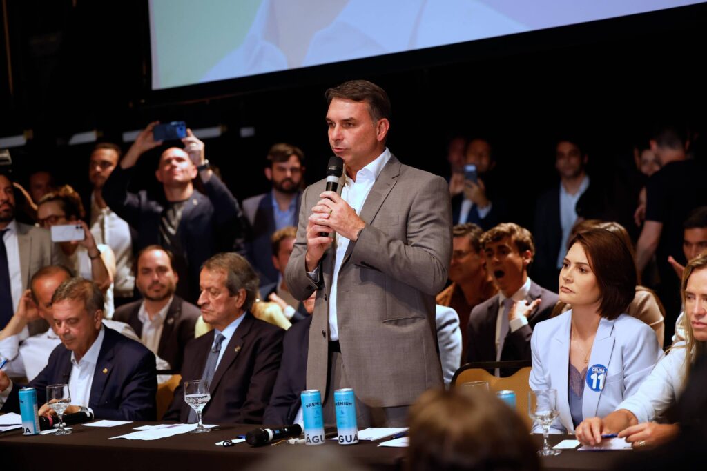 Tropa online pró-Lula acende alerta na campanha de Flávio - 09/10/2026 - Política